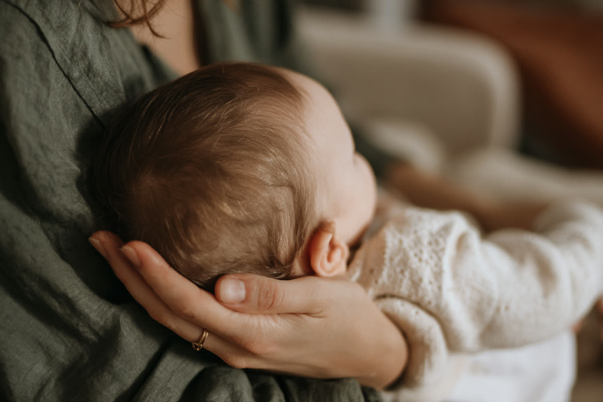 Baby in den Händen